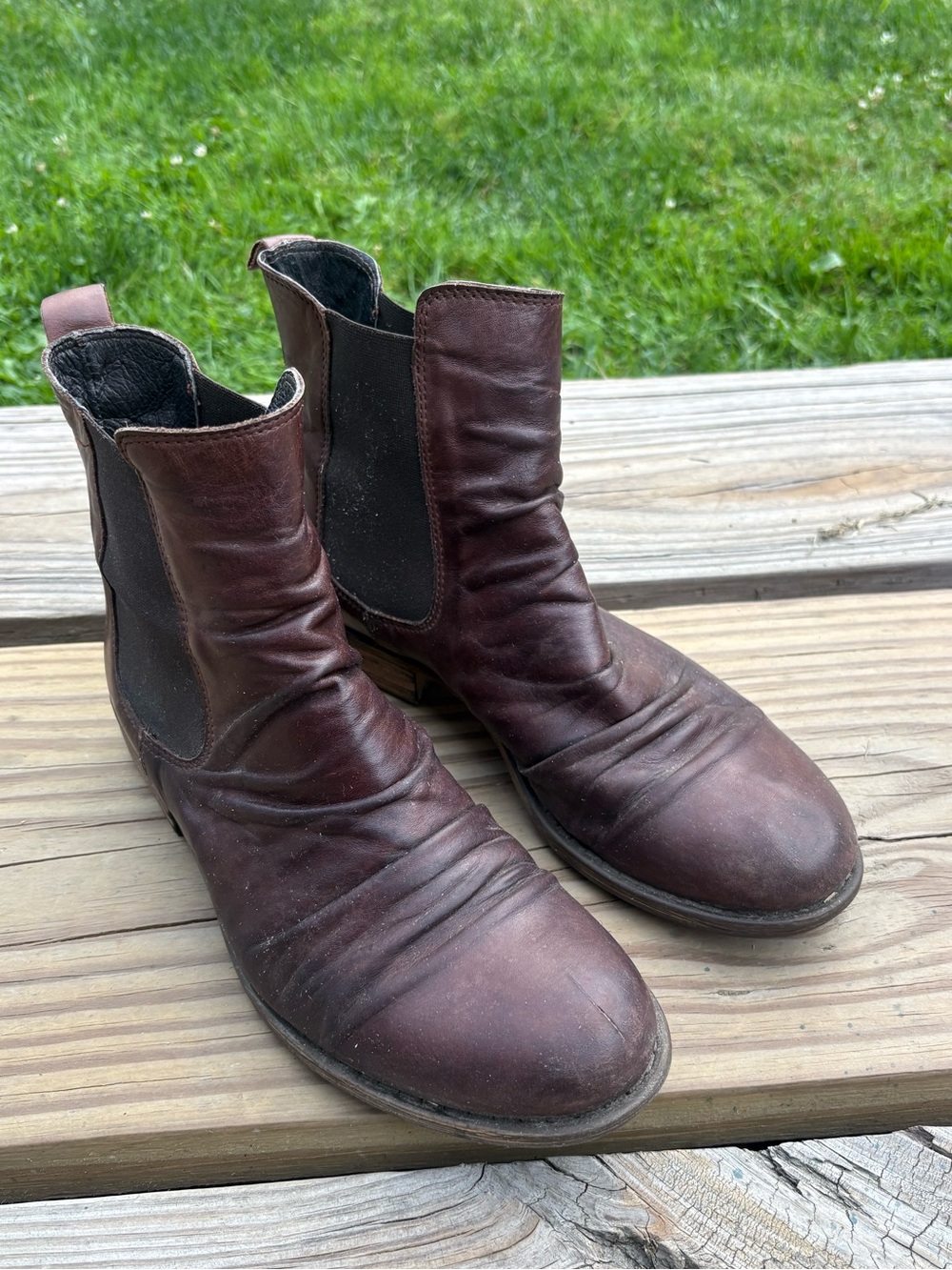 Miz Mooz brown Chelsea boots, women’s-size 9